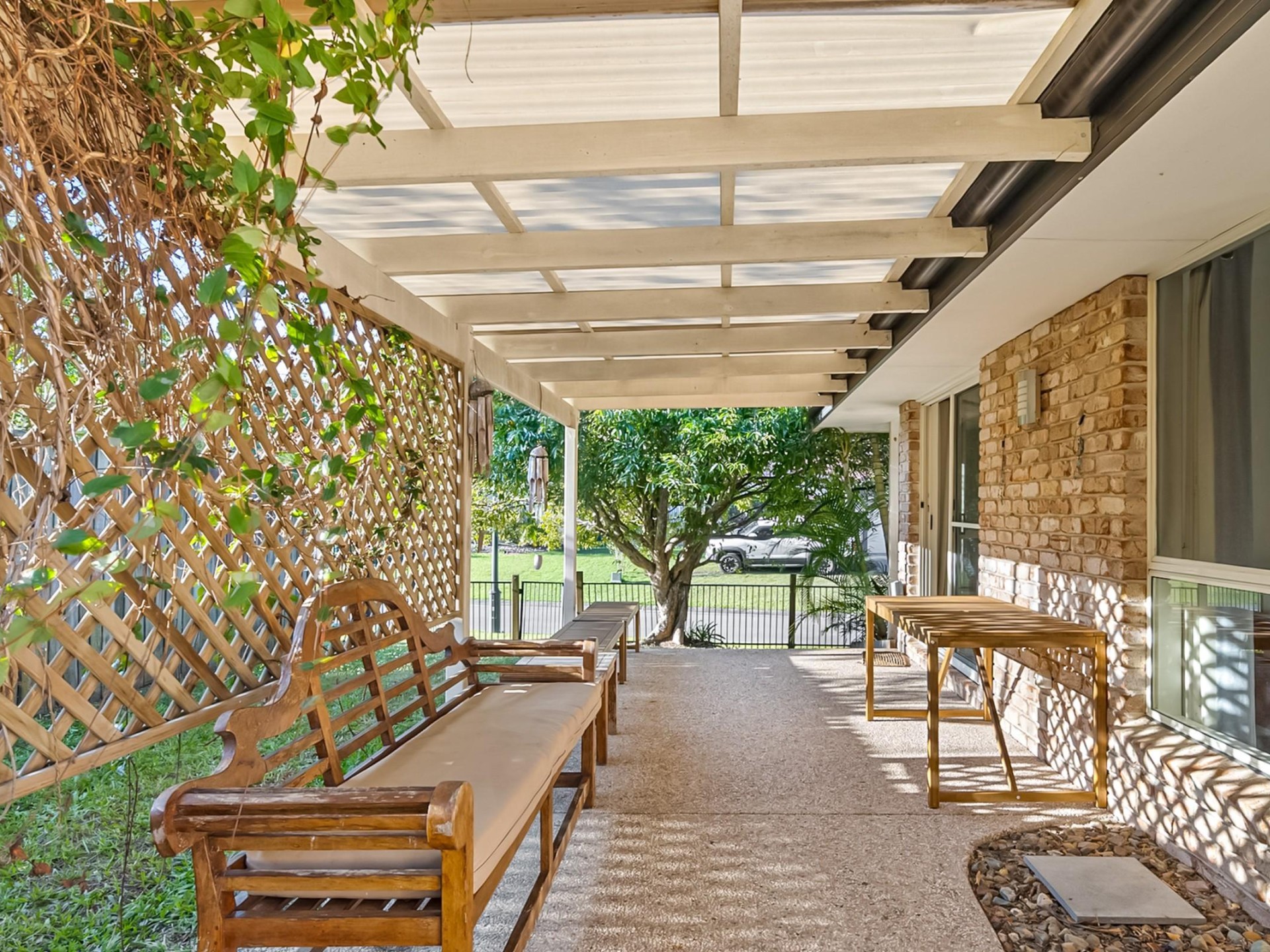 Lease available to Mid-December, includes: WIFI, electricity, water and more....