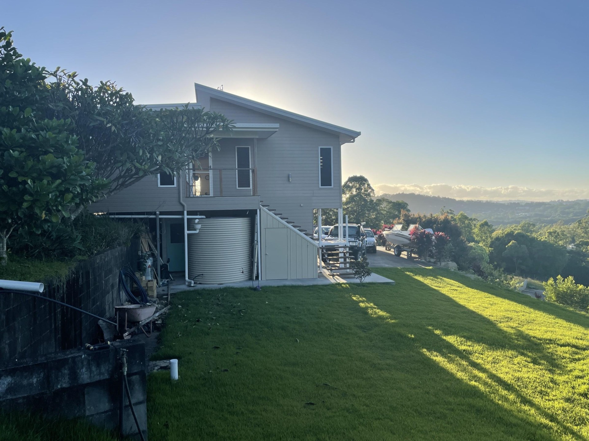 Furnished and modern unit in the hills of Nambour